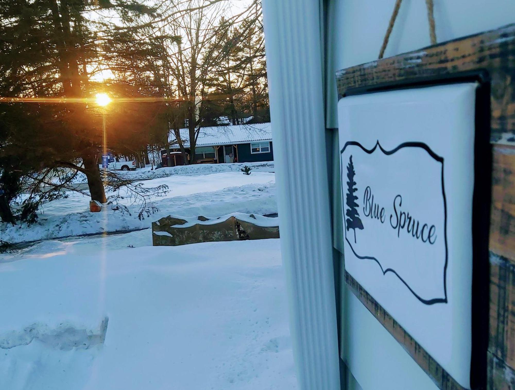 Blue Spruce Bed And Breakfast Muskoka 그라벤허스트 외부 사진