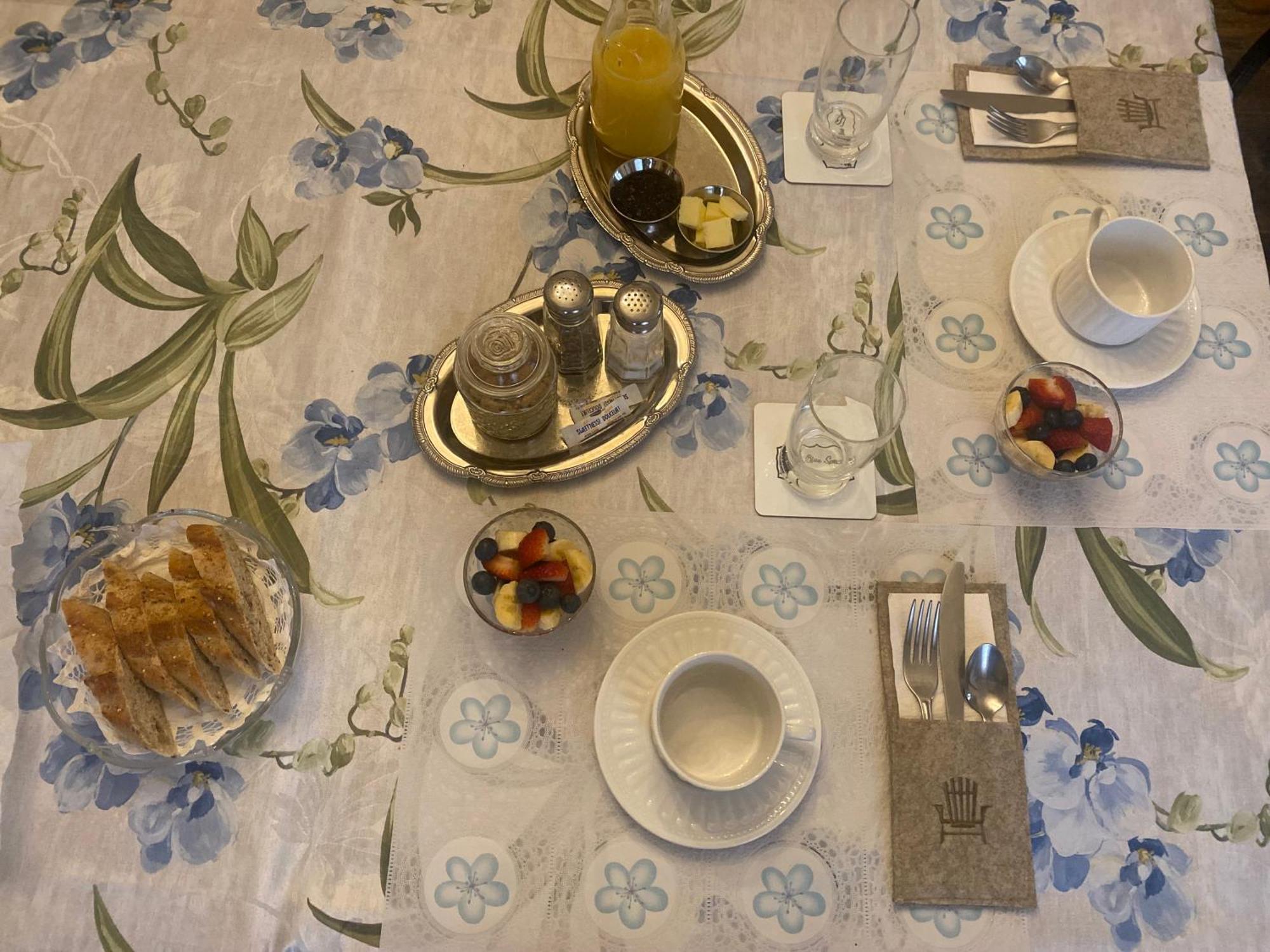 Blue Spruce Bed And Breakfast Muskoka 그라벤허스트 외부 사진